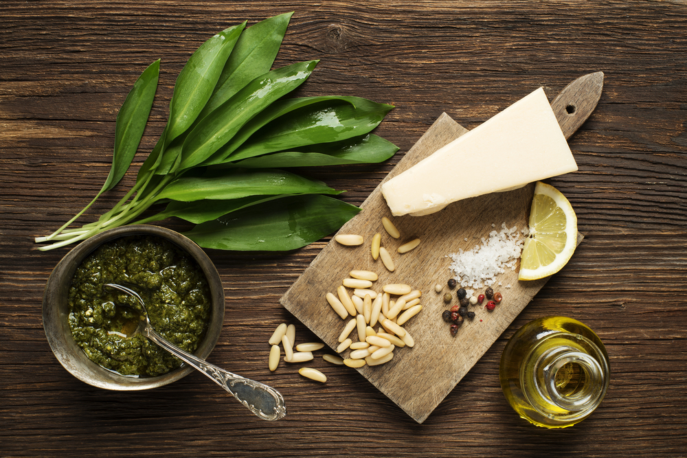 Meškinio česnako pesto ingredientai